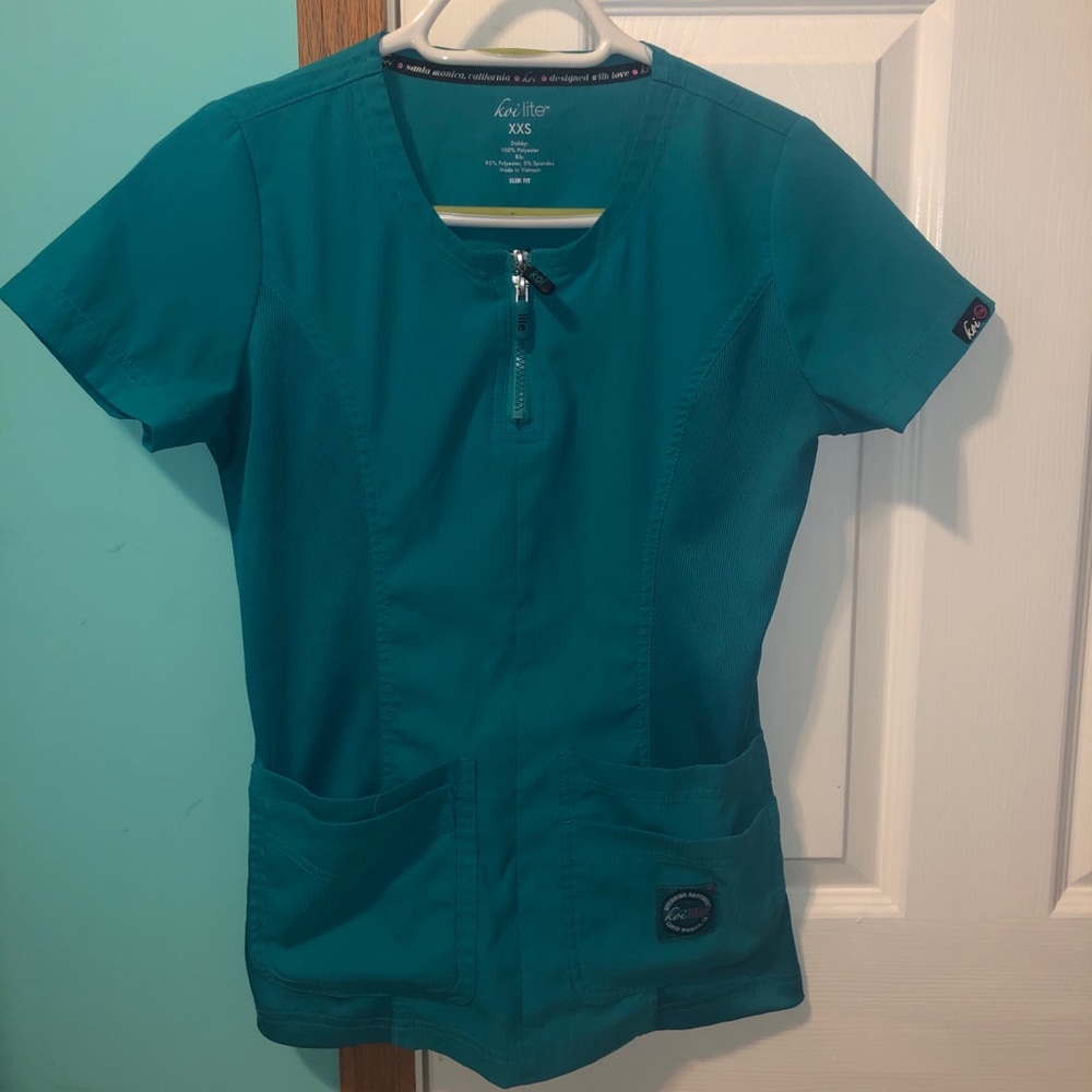 💕3/$25 Koi Teal Slim Fit Scrub Top
